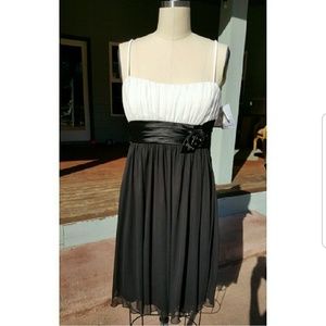 DAVID'S BRIDAL Dress Black/White Short Size 8 Sleeveless Spaghetti Straps